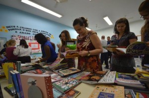 Diversas opções de livros: foi difícil escolher o presente!