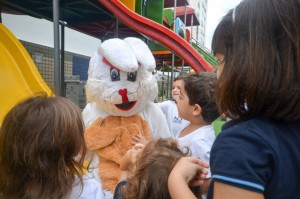 O coelhinho visitou a Educação Infantil