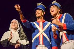 No elenco da Cia. Teatral Notre Dame, estudantes e ex-alunos deram vida à história de Júlia Billiart.