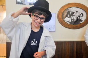 Em uma das instalações do museu, os estudantes podiam vestir-se como Oswaldo Cruz.