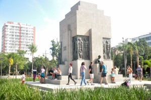 A Praça Nossa Senhora da Paz foi devolvida à população após três anos de obras.