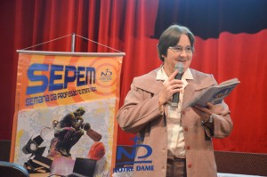 O depoimento de Irmã Loiva Urban abriu o evento proporcionando reflexões aos estudantes.