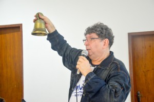 Ao tocar do sino todos já sabiam: momento de reunir-se na sala central pois uma nova atividade estava por vir.