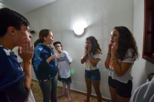 O "pit-stop" de percussão corporal aconteceu em um lugar muito especial, a Capela do Recanto Girassol, situada em meio à mata atlântica.