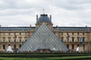 museu-do-louvre-300x198